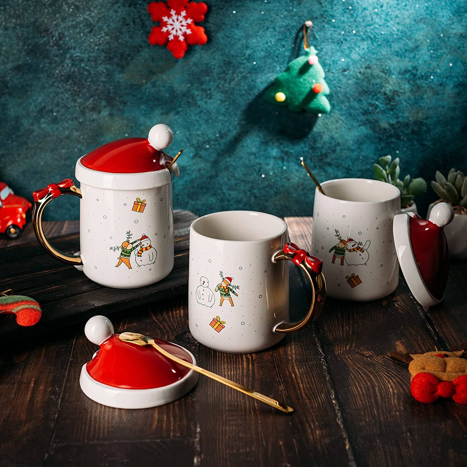 The Wine Savant /  Khen Glassware – Caneca por atacado – Conjunto de 3 Canecas de Natal com Tampa Vermelha e Colher - Papai Noel e Rena4