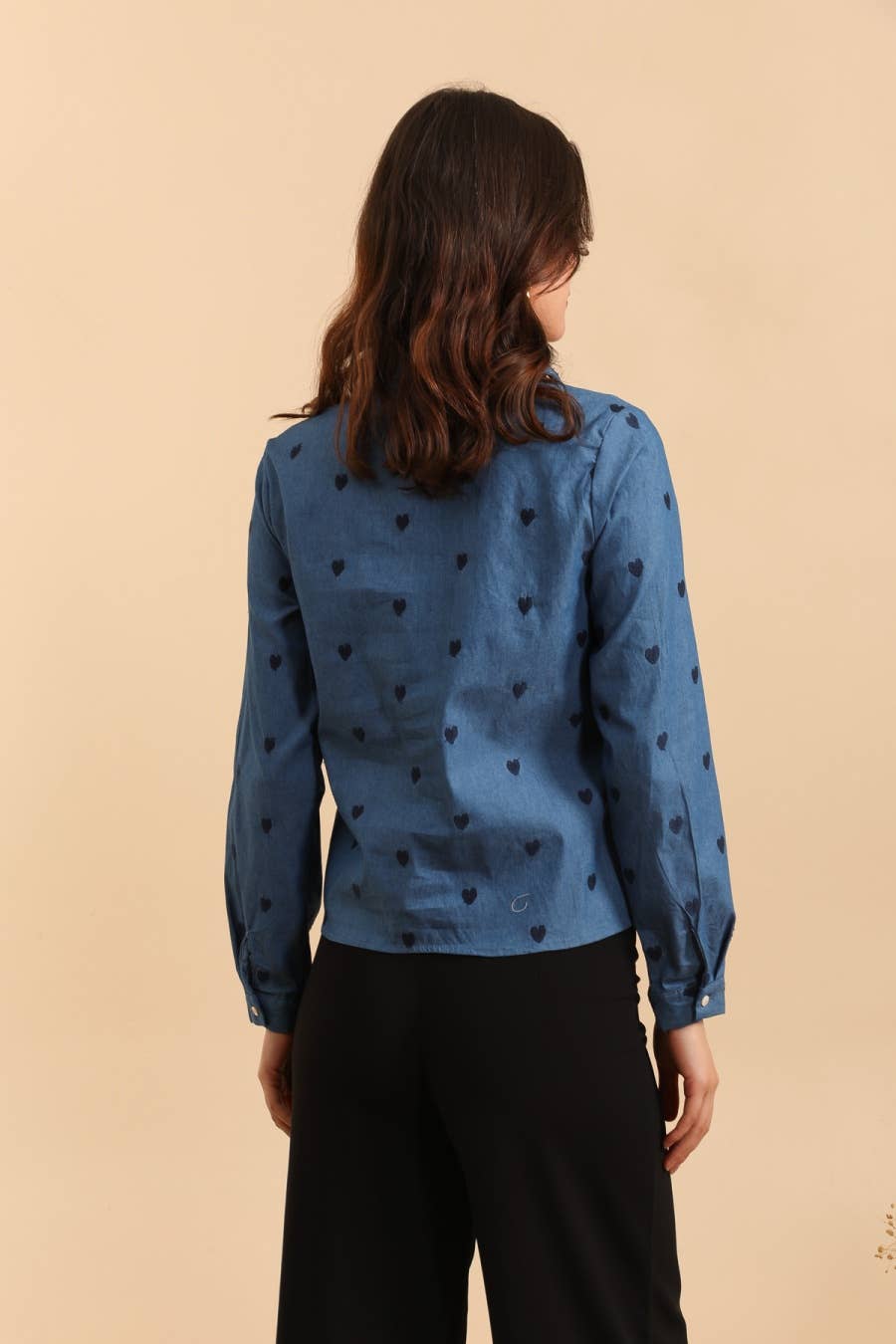 MOOYA - Wholesale Button Down Shirt - Women's - Denim shirt with navy blue heart embroidery - SJ0027