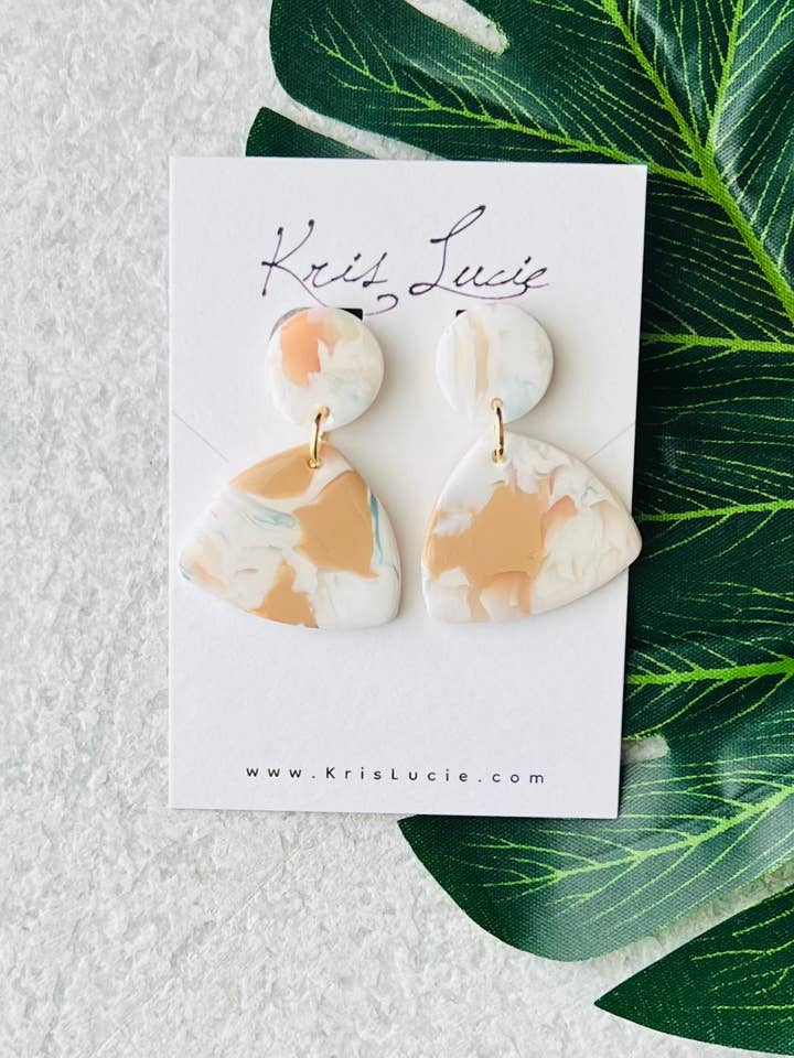 Boucles d'oreilles sable blanc pour la vente par Kris Lucie