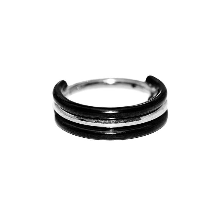 titanium clamshell ring for wholesale by Bodywings
