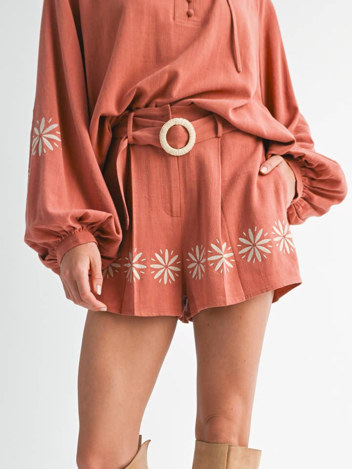 Shorts ricamati con cintura YP5006 per la vendita all'ingrosso da parte di Endless Blu