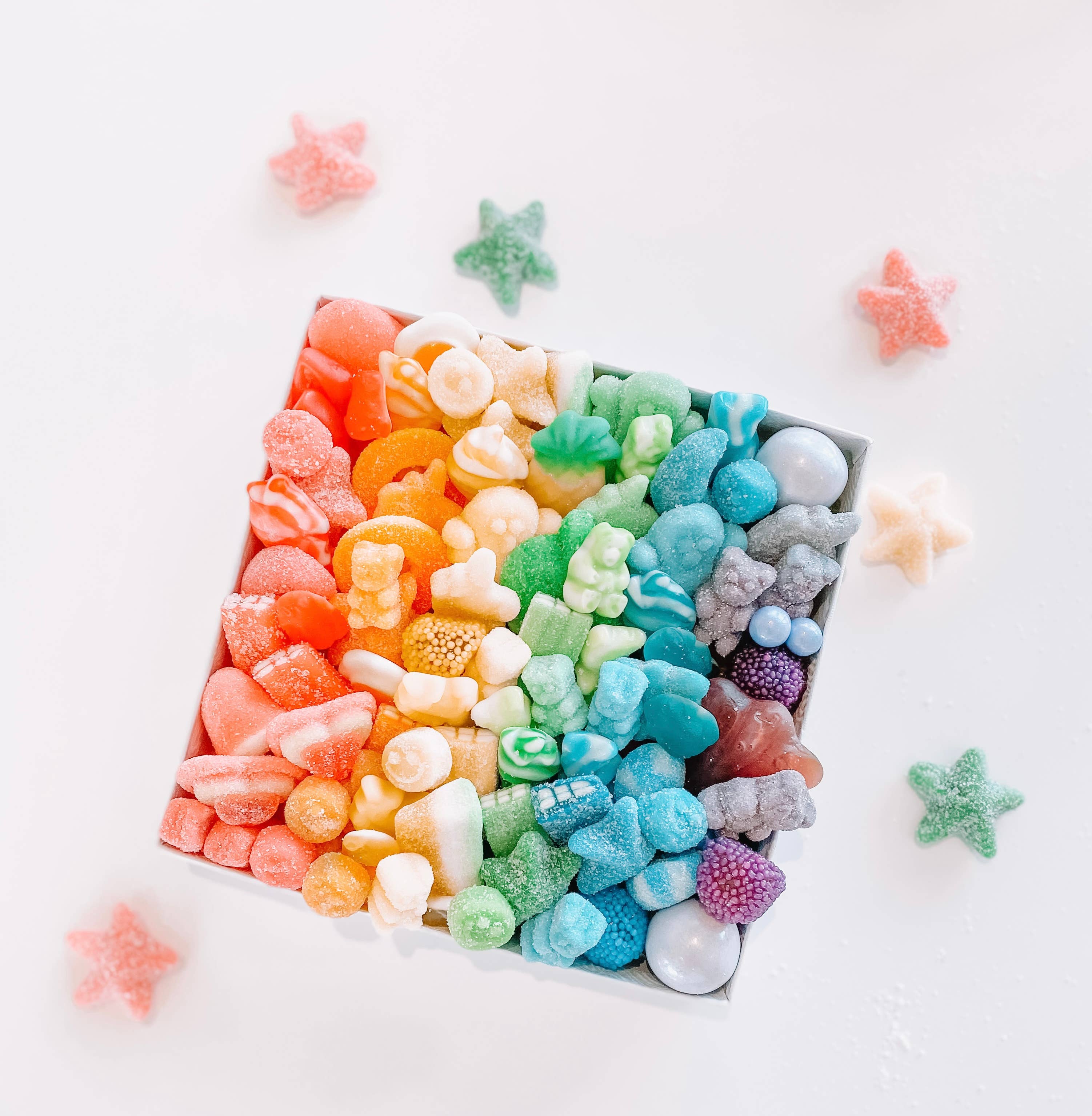 Candy by J.Co – wholesale Gelégodis – Regnbågsgodis konstlåda3