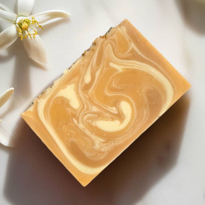 Savon en barre à la fleur d'oranger - Savon en barre végétalien pour la vente par Kilted Suds