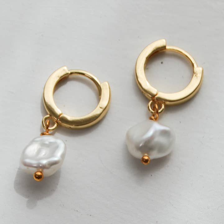 Pendiente Pearl Nugget Huggie para venta al por mayor de Bespoke Bridal