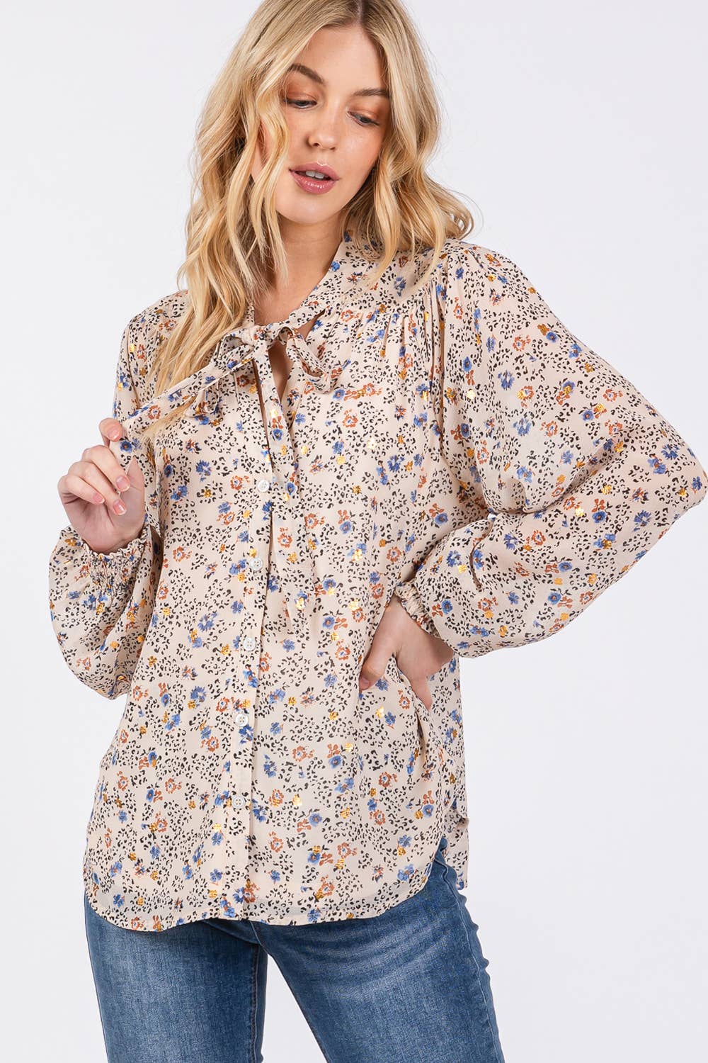 Sage + Fig - Wholesale Blouse - Women's - TIE NECK LONG SLEEVES FLORAL PRINT BLOUSE (ST71038)4