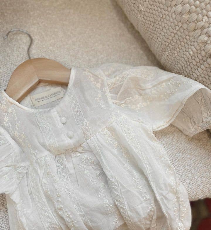 Annie & Charles – wholesale Bodysuit (non-footed) – Baby – Annie & Charles® organic cotton bodysuit with embroidery12