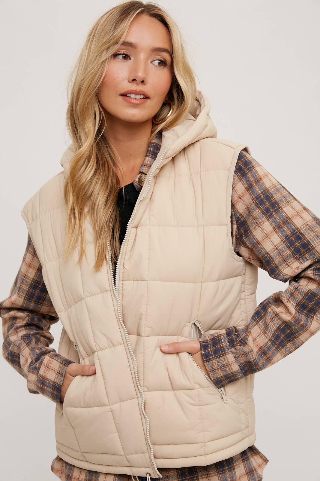 Bluivy - Wholesale Outerwear Vest - Women's - PUFFER ZIP-UP HOODED VEST11