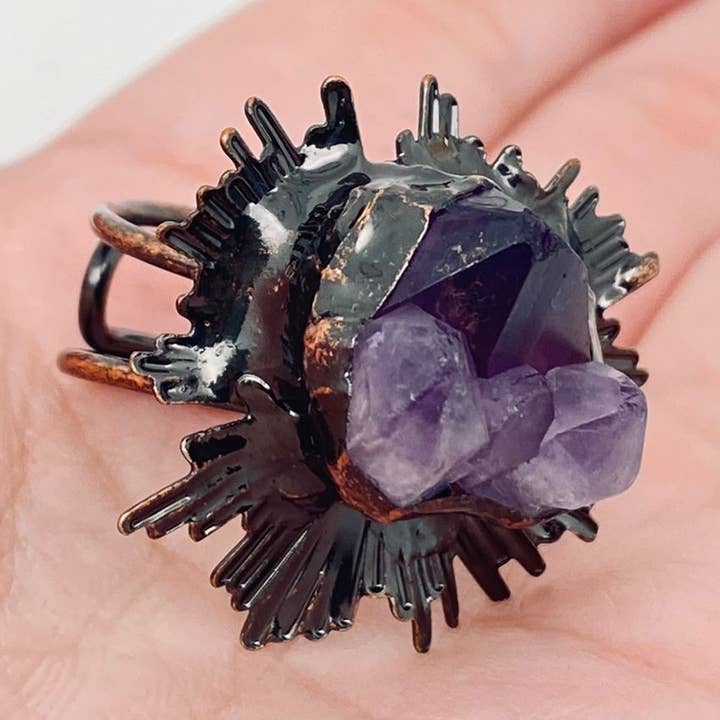 Anillo ajustable de piedra natural con forma de capullo de amatista irregular - CS para venta al por mayor de Mio Queena