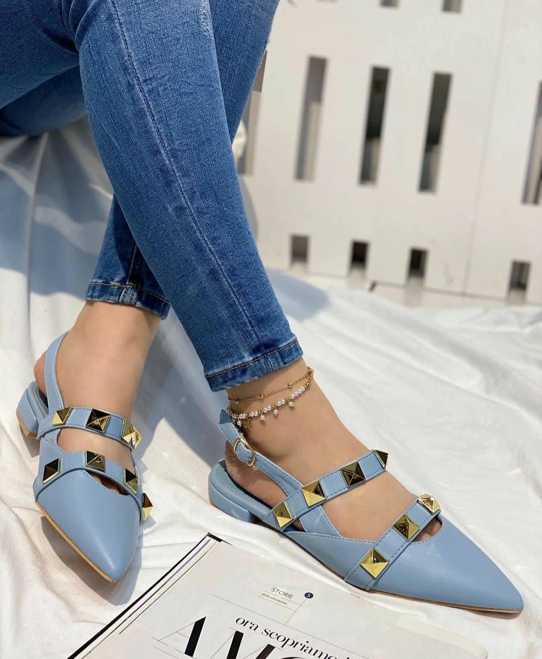 Vera Shop – Großhandel Flache Schuhe – Damen – Ballerina-Mules mit goldfarbenen Nieten5