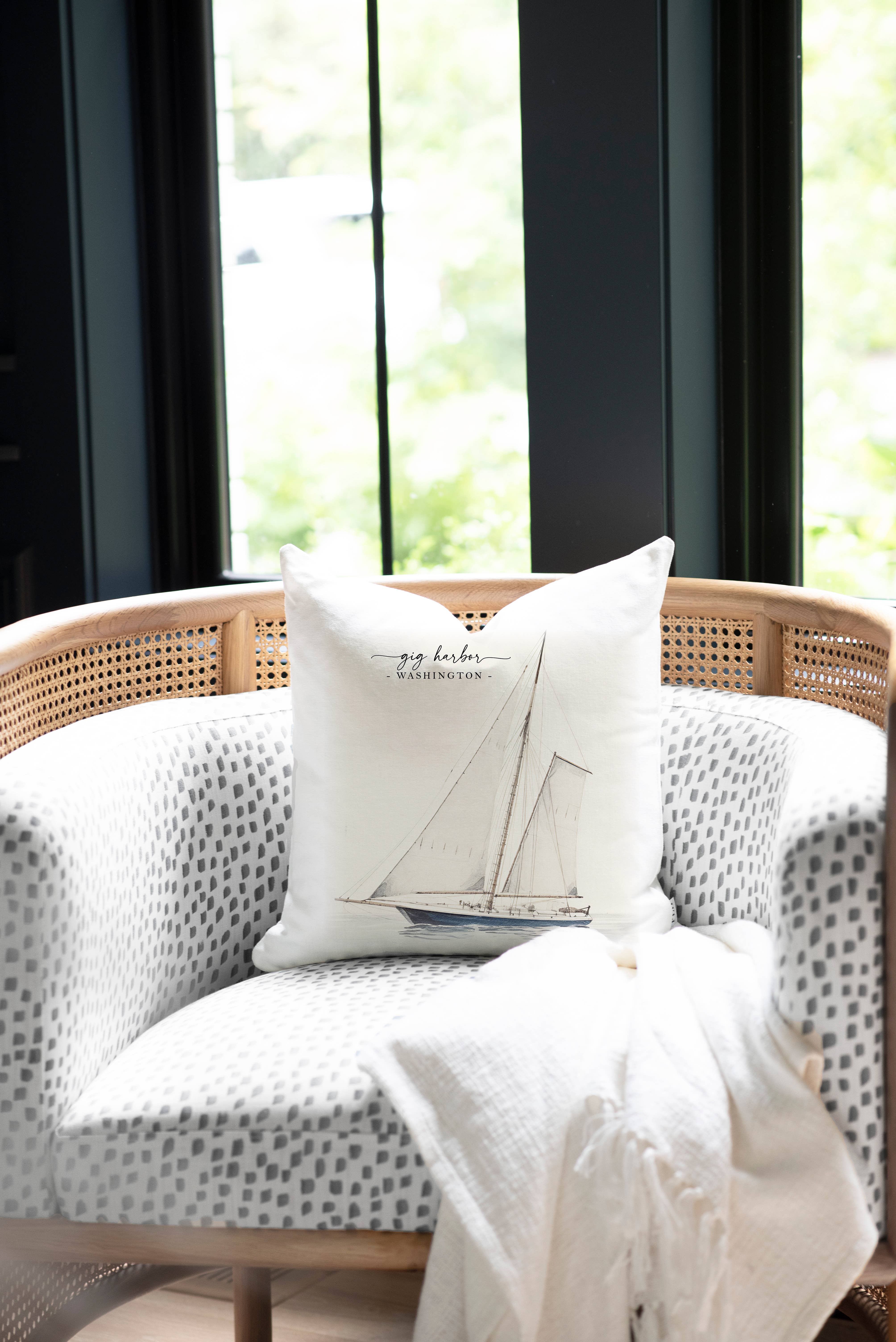 Porter Lane Home – Capa de almofada decorativa por atacado – Capa de Almofada de Lancha para Veleiro com Localização Personalizada1
