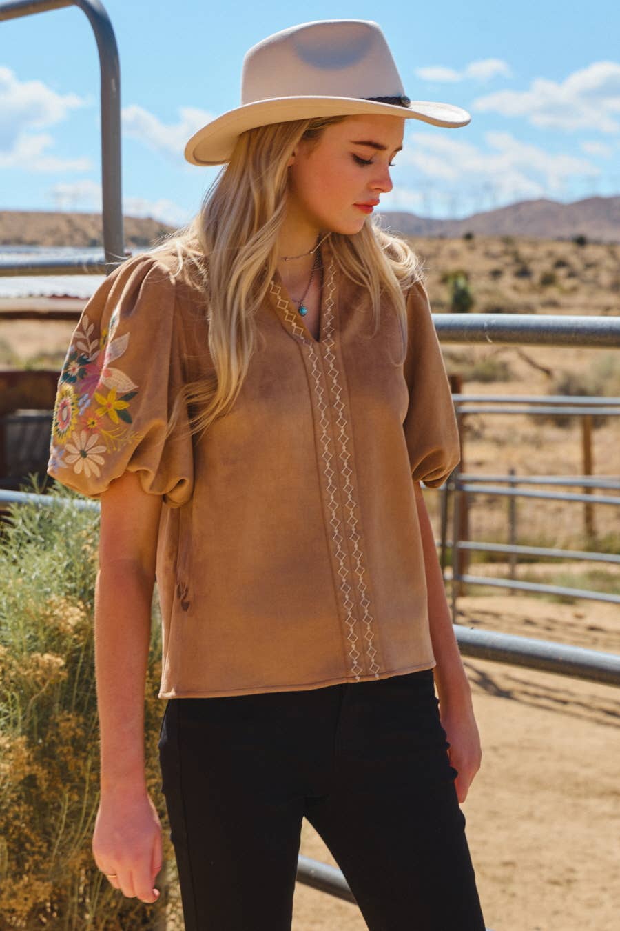 Oddi – Blusa - Mulher por atacado – Top de Manga Bufante em Camurça Sintética2