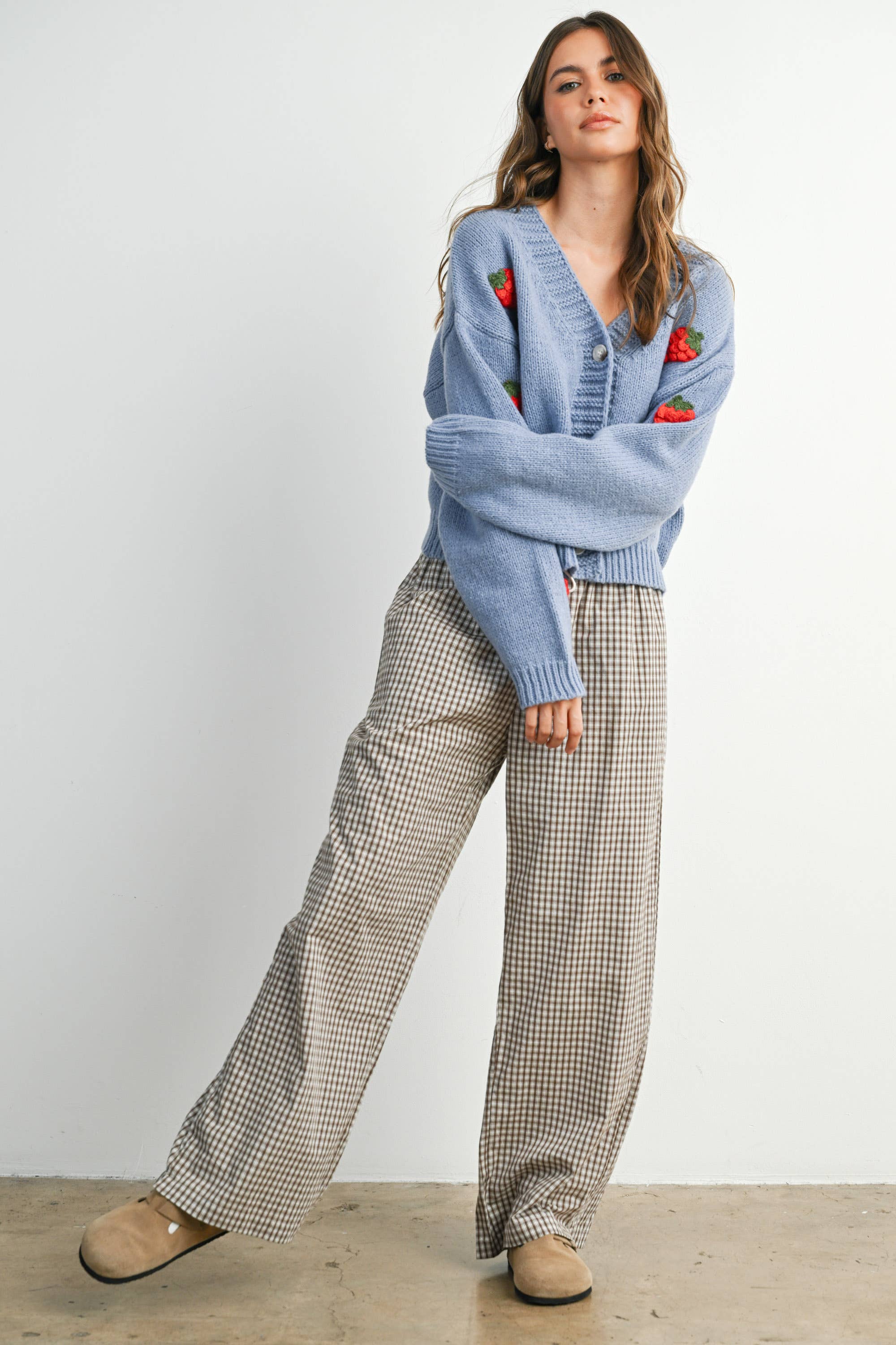 BUTTERMELON – Großhandel Strickjacke – Damen – Kurzer Cardigan mit Erdbeerstickerei - BMC760915