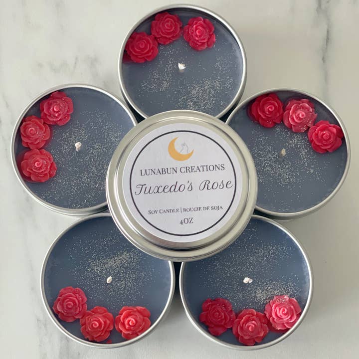 Tuxedo Rose | Bougie en cire de soja de 4 oz inspirée de Sailor Moon pour la vente par LunaBun Creations
