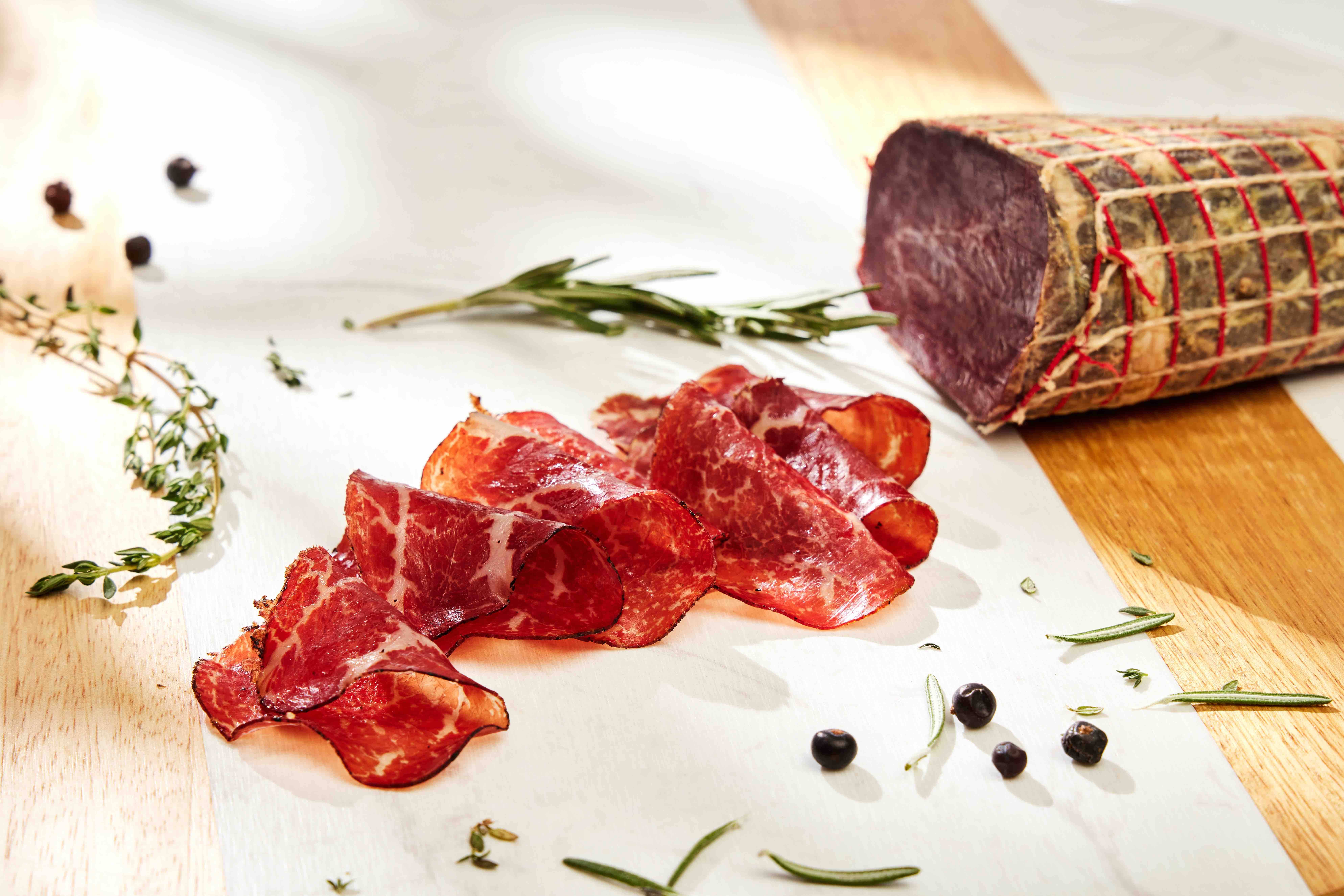 Foris Extraordinary Meats - Vente Bœuf - Bresaola Wagyu aux herbes (entière)1