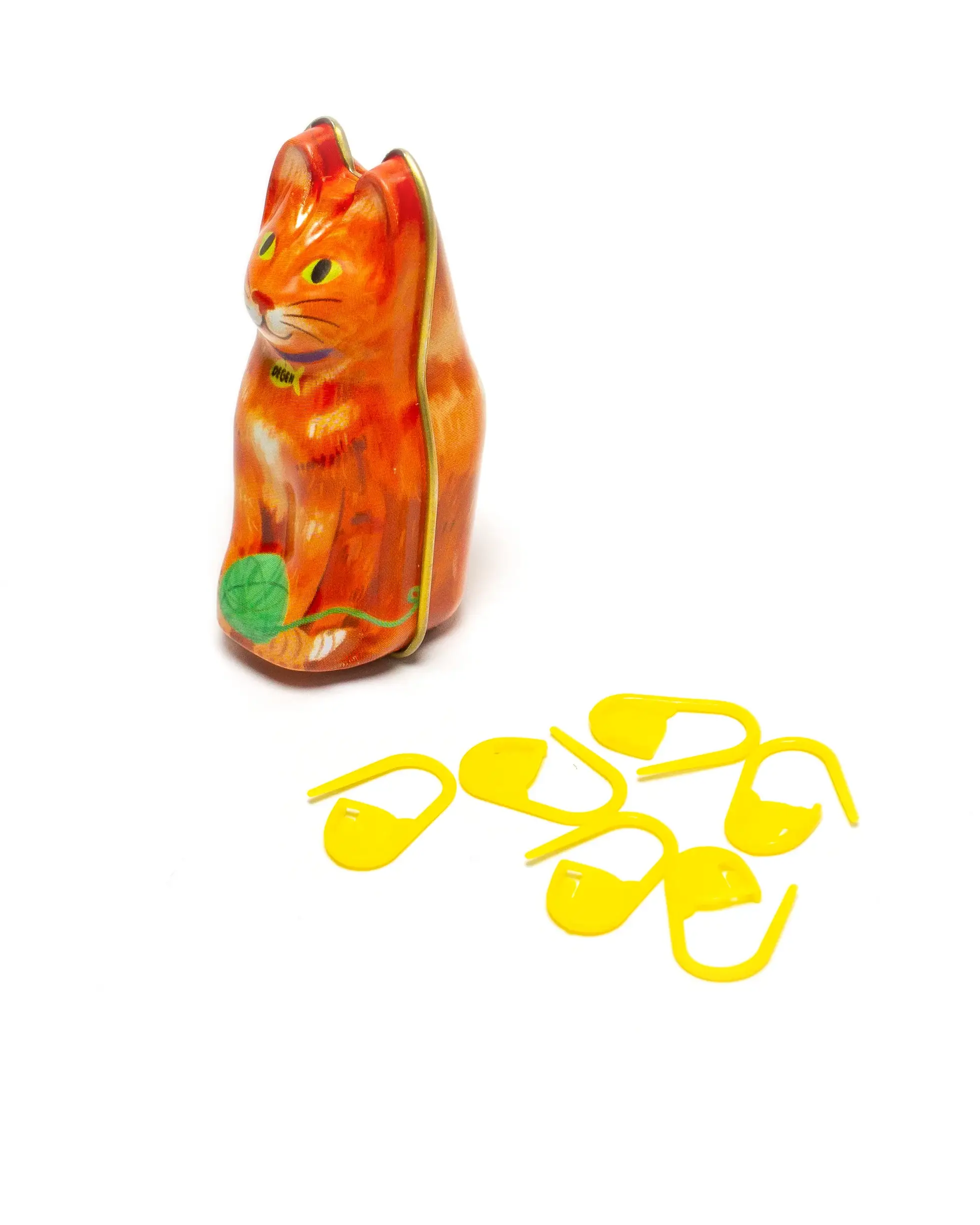 DEGEN - Wholesale Knitting/Crochet Supplies - Orange Cat Tin - Stitch Markers1