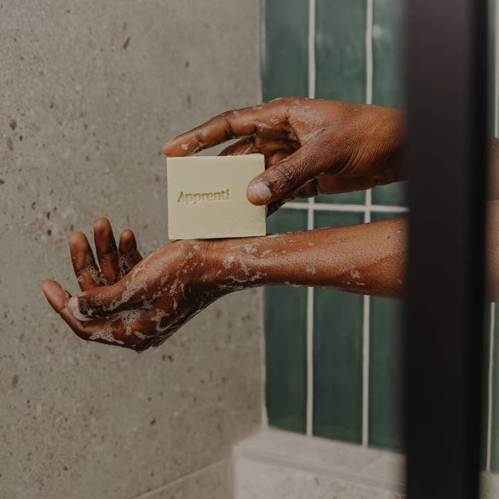 Zedernblatt- und Kardamomseife für den Großhandel von Apprenti