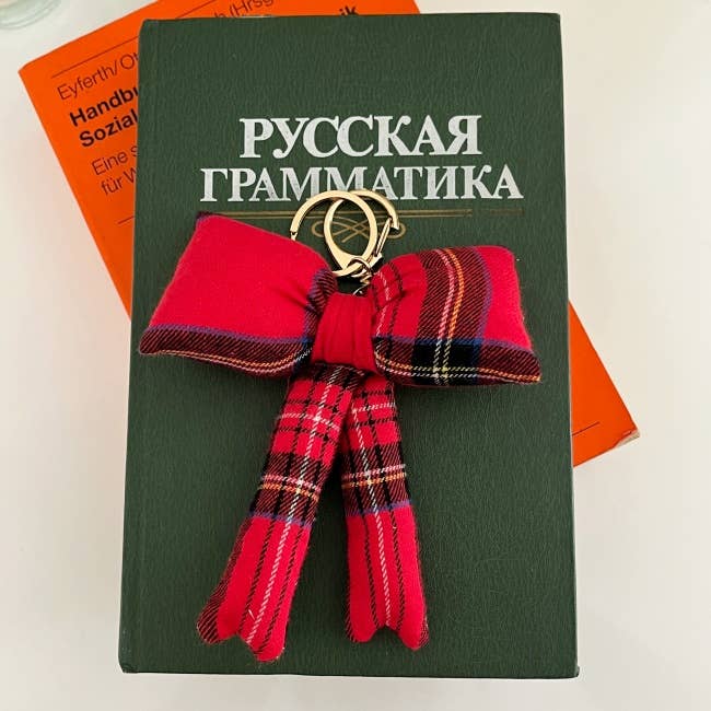 MOND HAUS - Wholesale Keychain - Women's - December Keychain | Holiday Tartan Plaid Big Ribbon Charm6