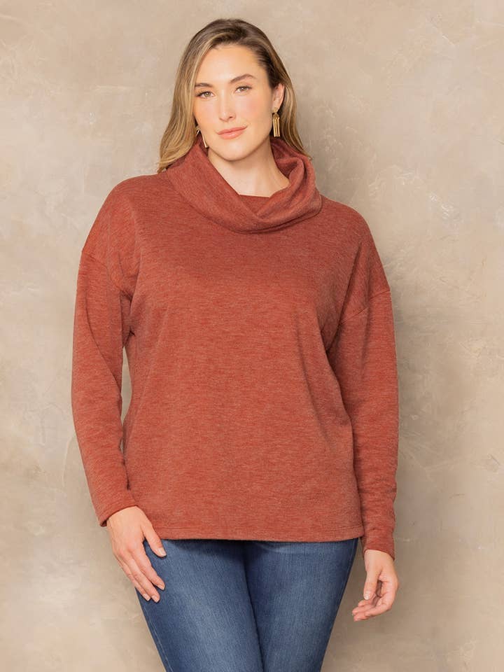 Pull à col roulé manches longues Astrid - Grande taille pour la vente par Kiyonna