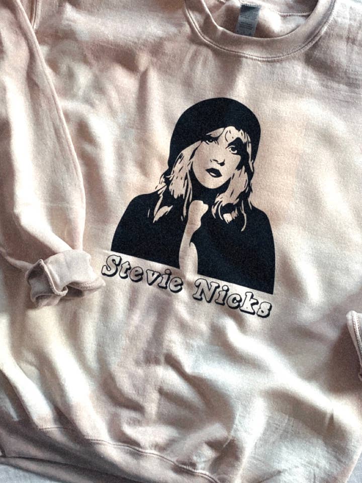 Stevie Nicks | Bleget crewneck-sweatshirt for engroshandel hos whaddupkait designs