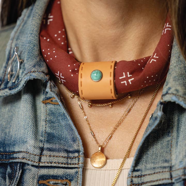 håndlavet i USA læderbesat bandana slide - dash for engroshandel hos Jenni Earle