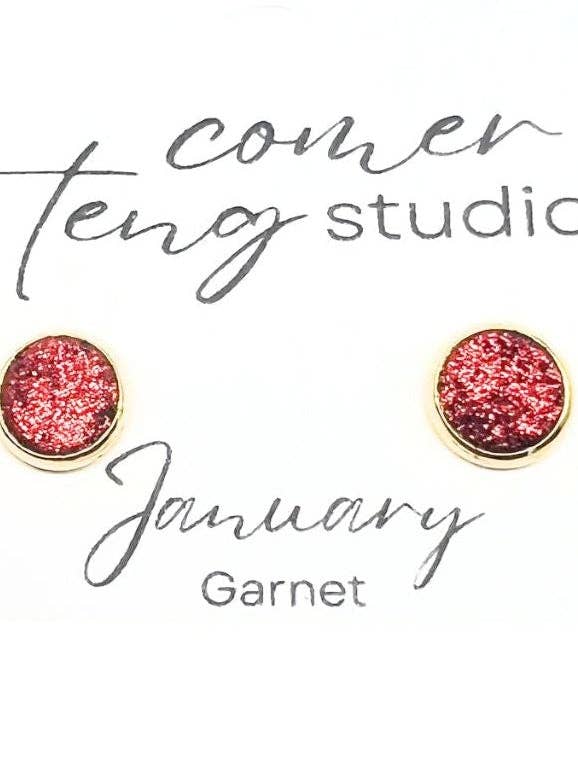 Boucles d'oreilles en cuir avec clous du mois de naissance pour la vente par Comer Teng Studio