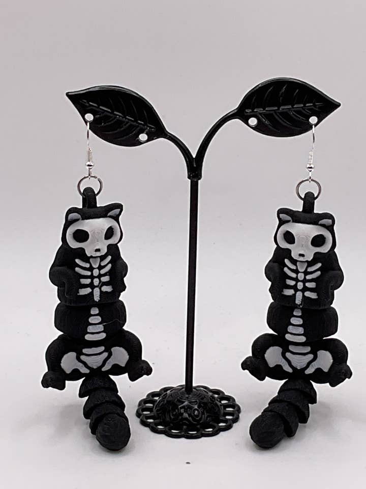 Waschbär-Skelett-Ohrringe für den Großhandel von S and E Hobbies and Collectables