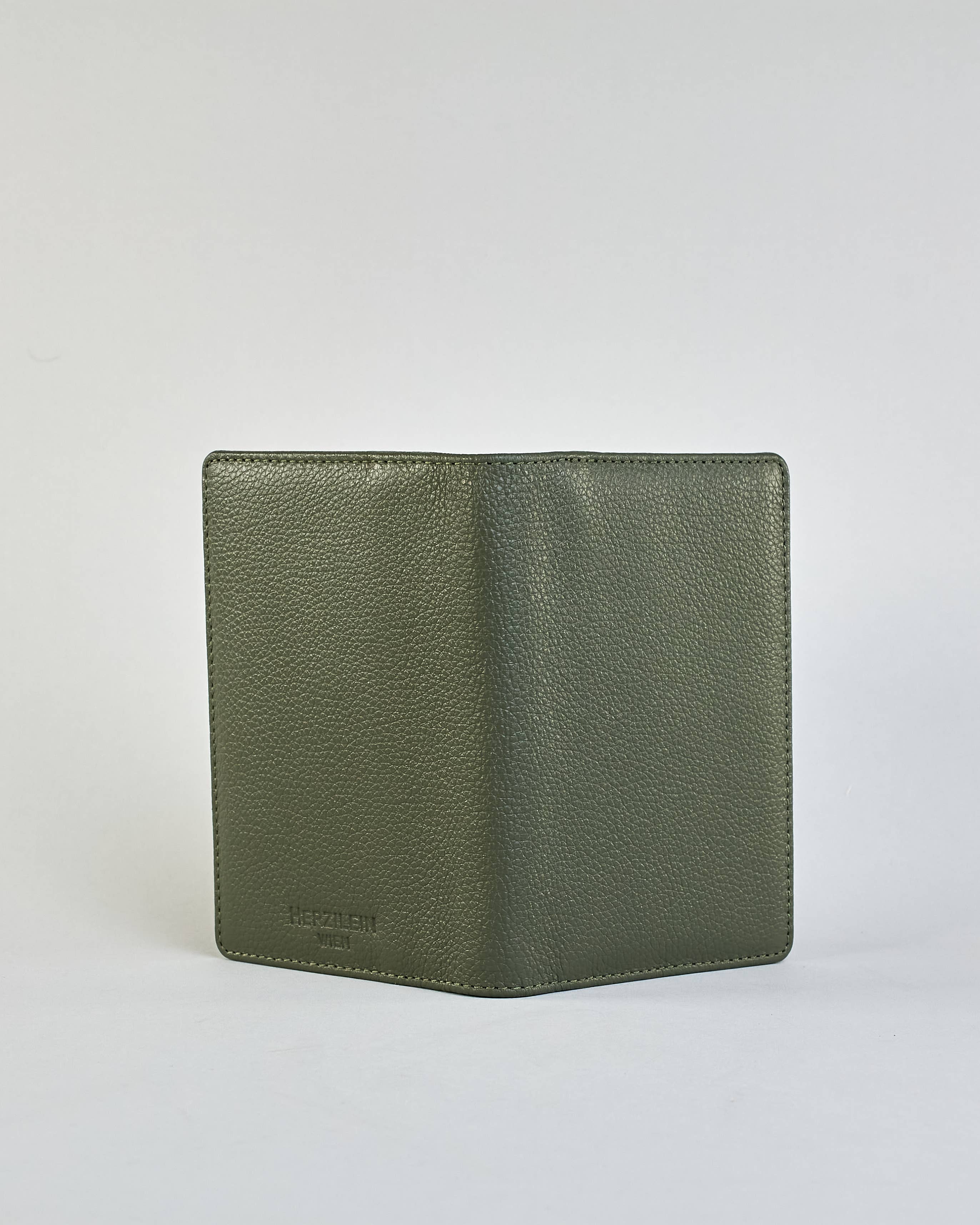 Herzilein-Wien GmbH - Wholesale Passport Case - Women's - Passhülle Leder 59