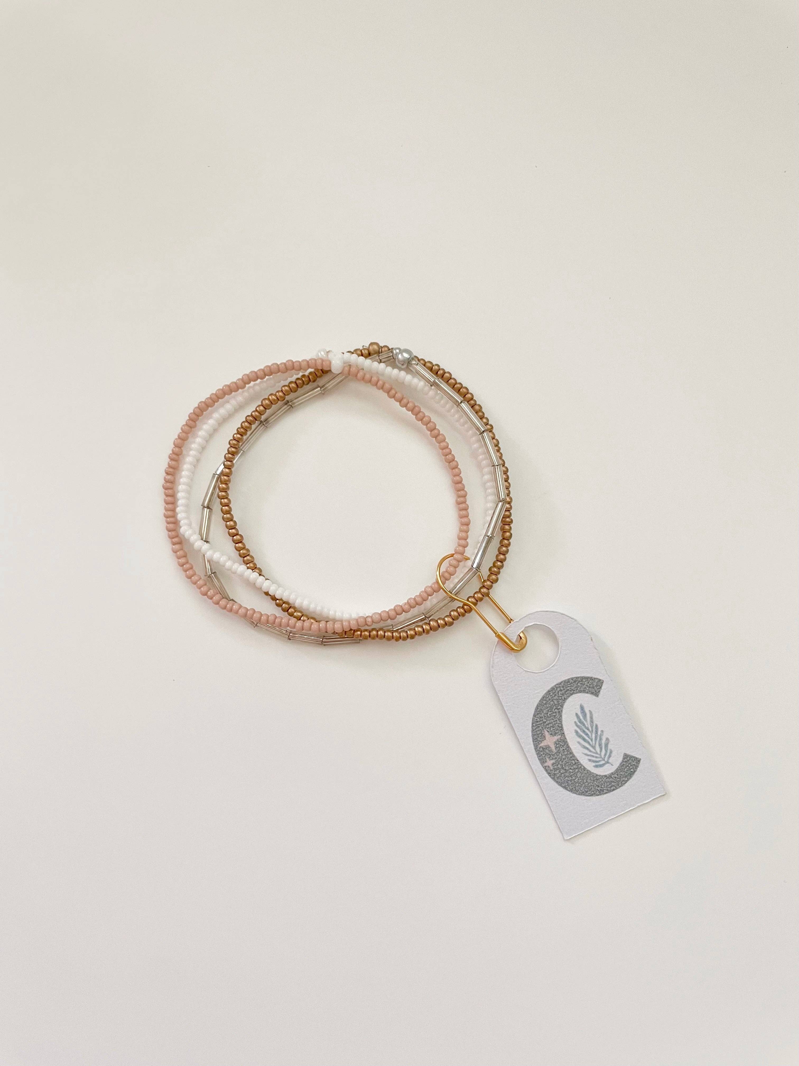 Caitlyn Clare Flair - Vente Parures de bijoux - Ensemble de bracelets extensibles simples et délicats en perles de rocaille1