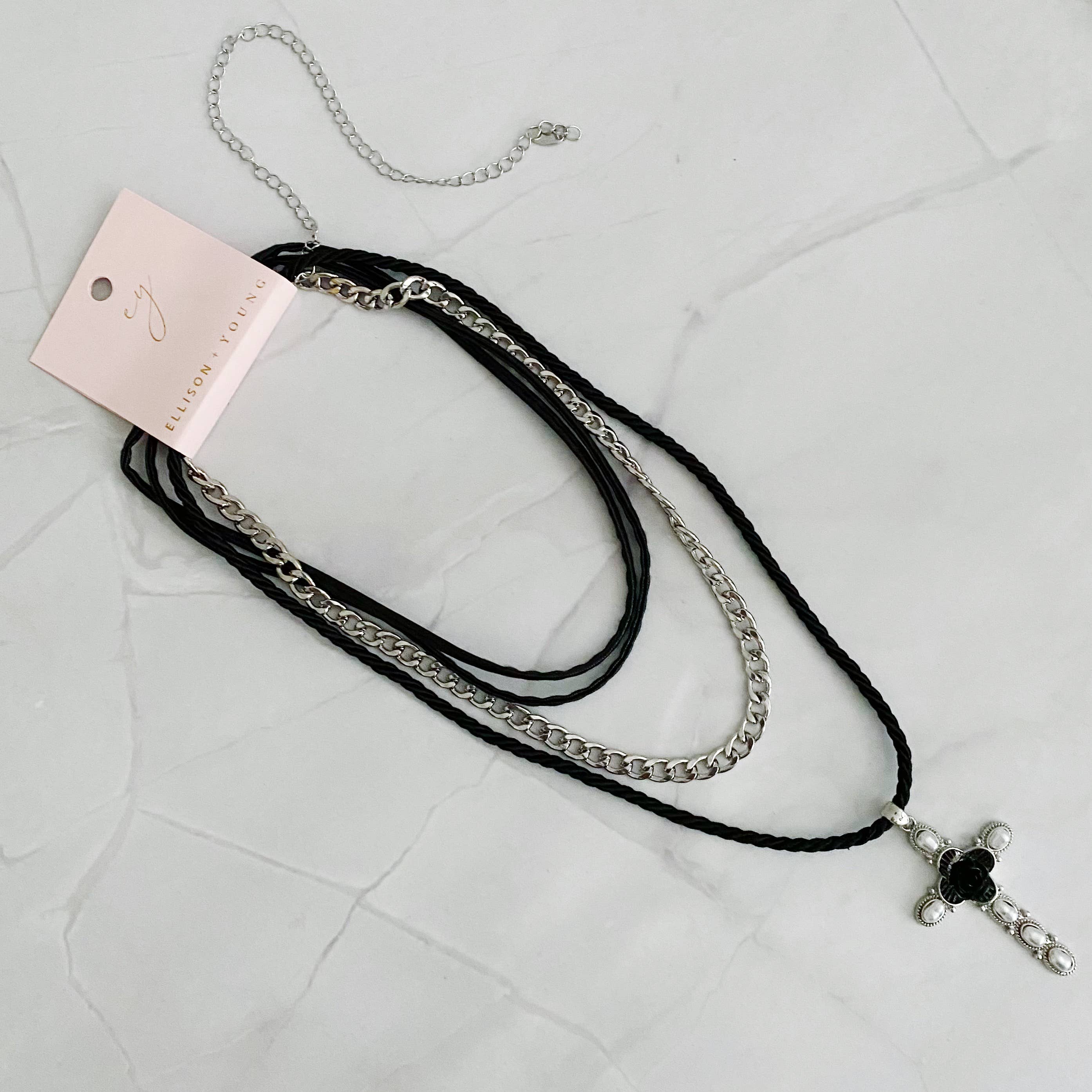 Ellison+Young - Wholesale Halskettinghanger - Gelaagde zwarte halsketting met rozenkruis9