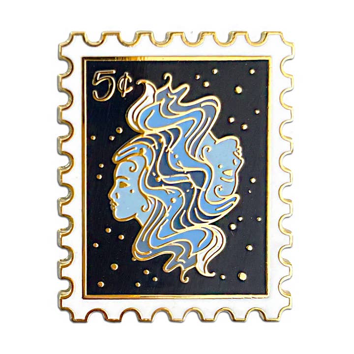 Épinglette en émail Gemini Zodiac (cadeau) pour la vente par Sablewood Paper Company