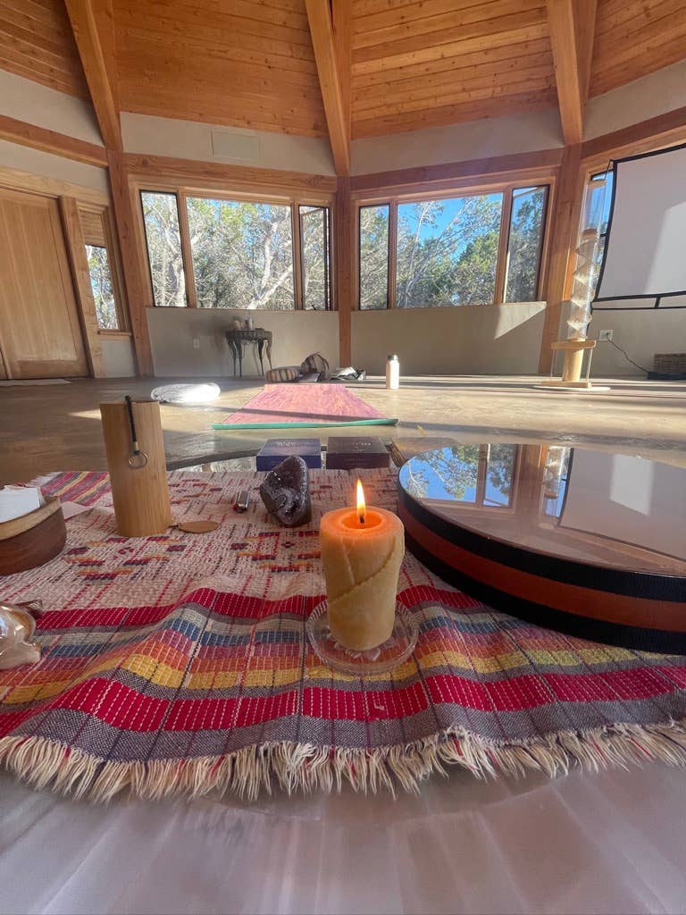 Buzz In The Hills - Vendita all'ingrosso Candele a colonna - Candela 100% in cera d'api, pilastro a foglia grande5