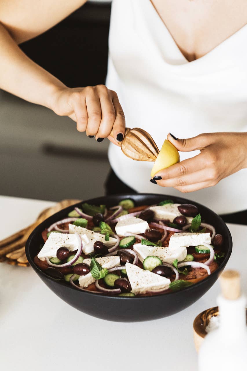 GHARYAN Stoneware & Olive Wood Tableware | USA - Wholesale Juicer - Natural Olive Wood Lemon Squeezer2