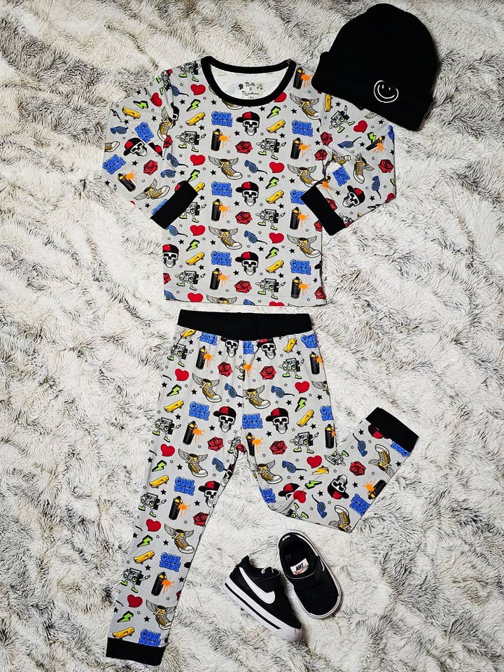 Bells & Rainbows by TND - Venta al por mayor Conjunto de pijama - Niños - Set de pijama Cool Dude de 2 piezas