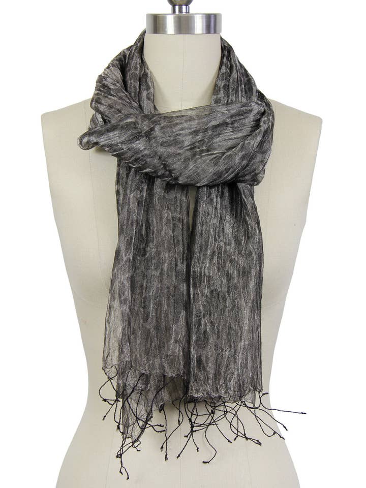 Écharpe en soie noire antique pour la vente par SAACHI