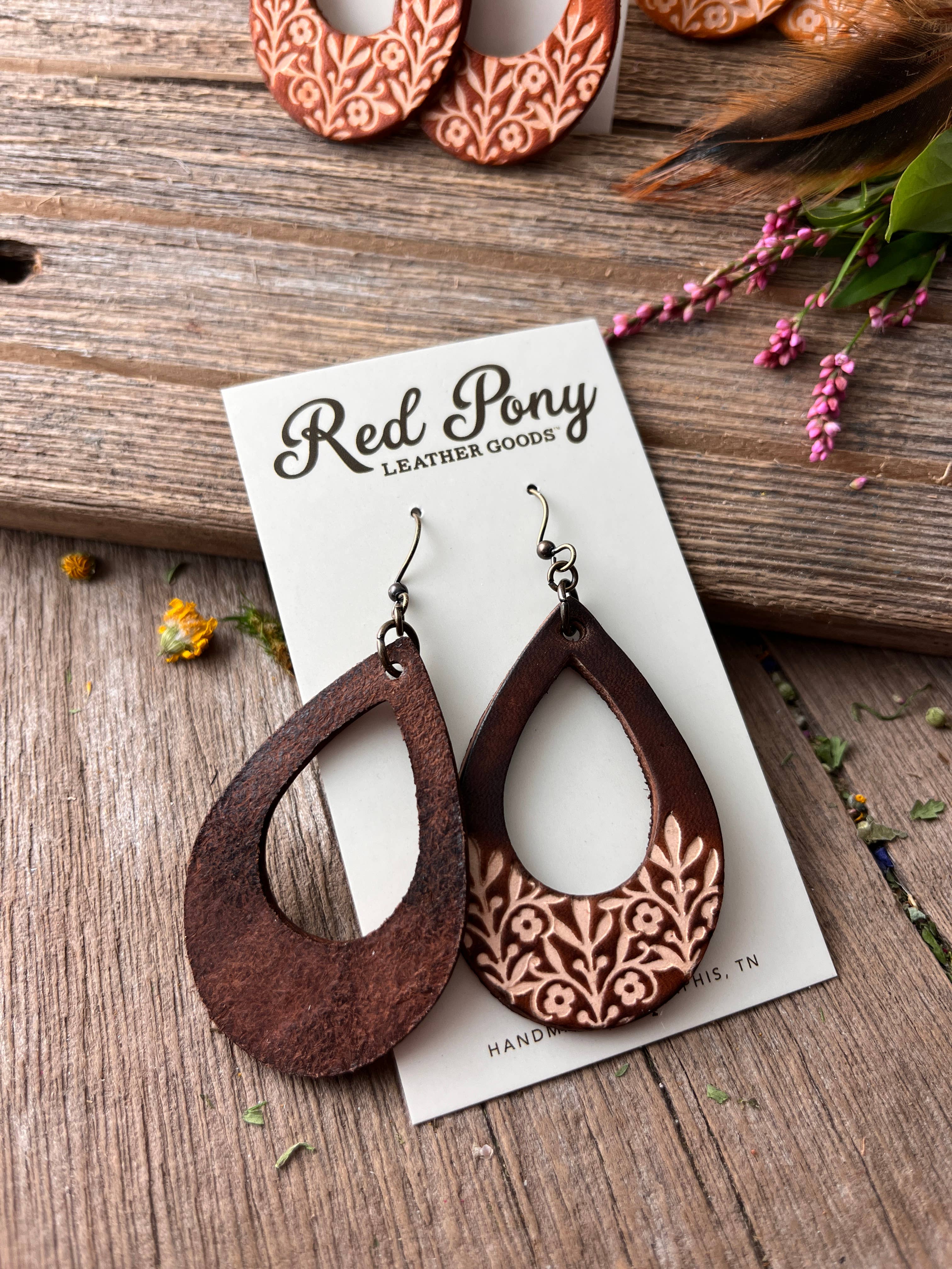 Red Pony Leather Goods – Brincos de argola por atacado – Brincos Lágrima Floral Boho Tooled Mão Tooled Couro Western Couro2