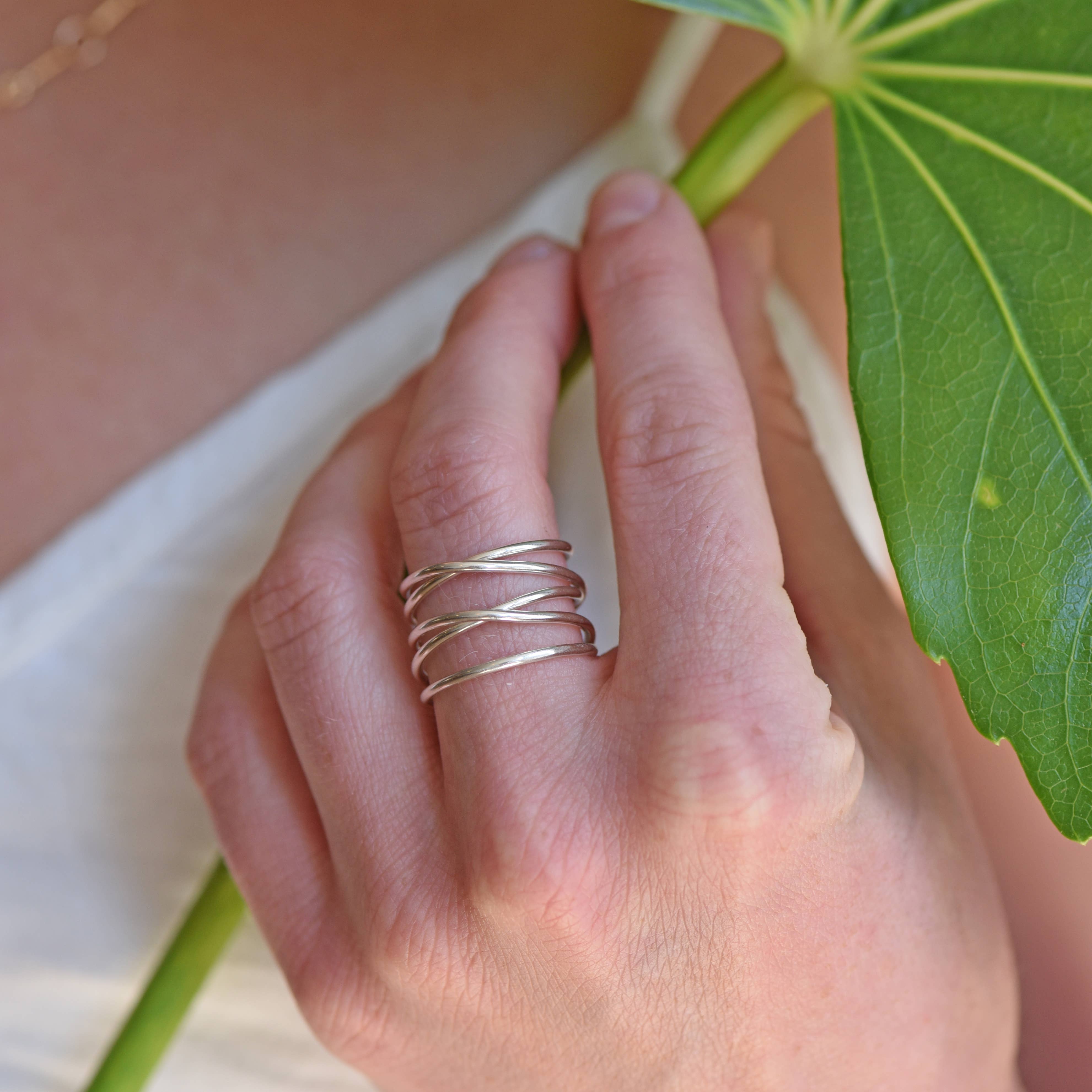 Britta Ambauen Jewelry – wholesale Band/stacked ring – Elegant Continuous Wrap Band Ring2