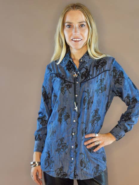 Il Cactus Rose Buckaroo Denim Tencel con bottoni a pressione in perla per la vendita all'ingrosso da parte di Cotton & Rye Outfitters