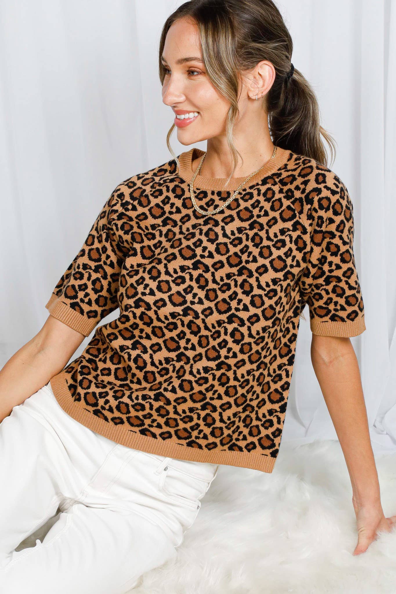 Marrone Maglione lavorato a maglia jacquard a maniche corte con stampa leopardata VT82594 in vendita all'ingrosso su Faire17