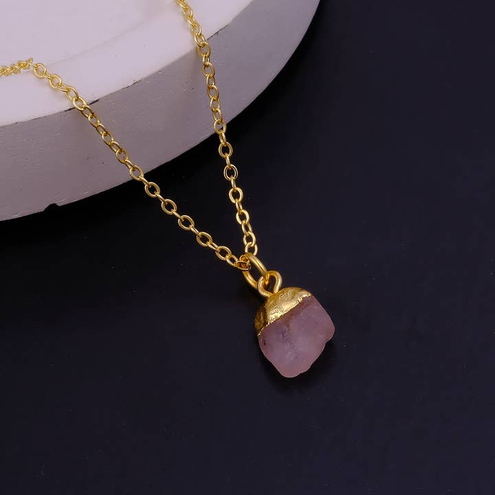 Collar ajustable de cadena chapada en oro con cuarzo rosa en bruto para venta al por mayor de El Joyero