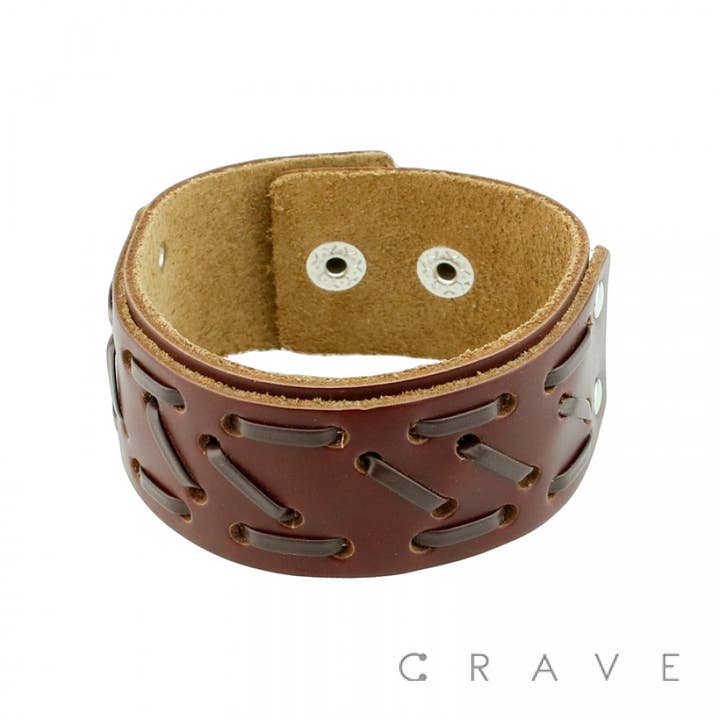 PULSERA PUNTADA DE CUERO MARRÓN CON CIERRE DE BOTÓN AJUSTABLE para venta al por mayor de CRAVE