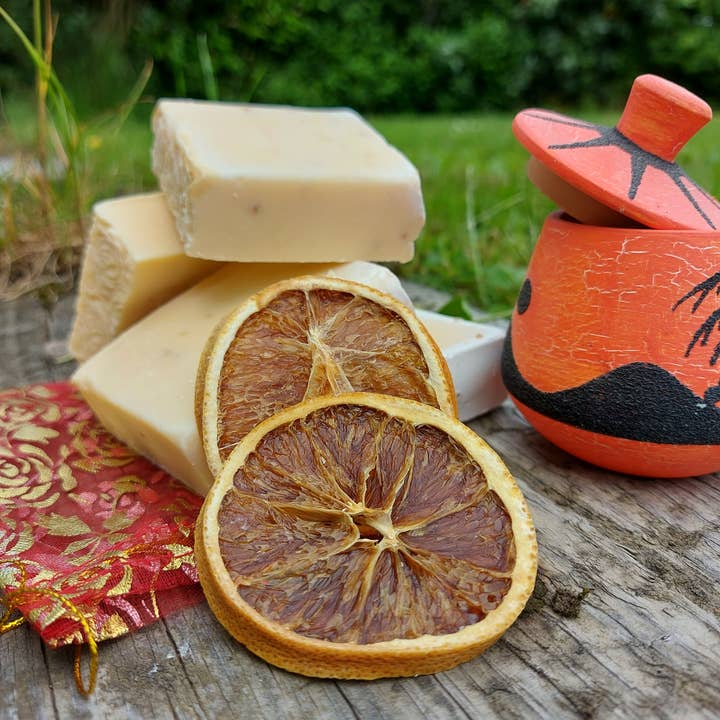 SkincareBOOtique - Wholesale Bar Soap - Gardeners Hands Scrub Soap cruelty and plastic free vegan3