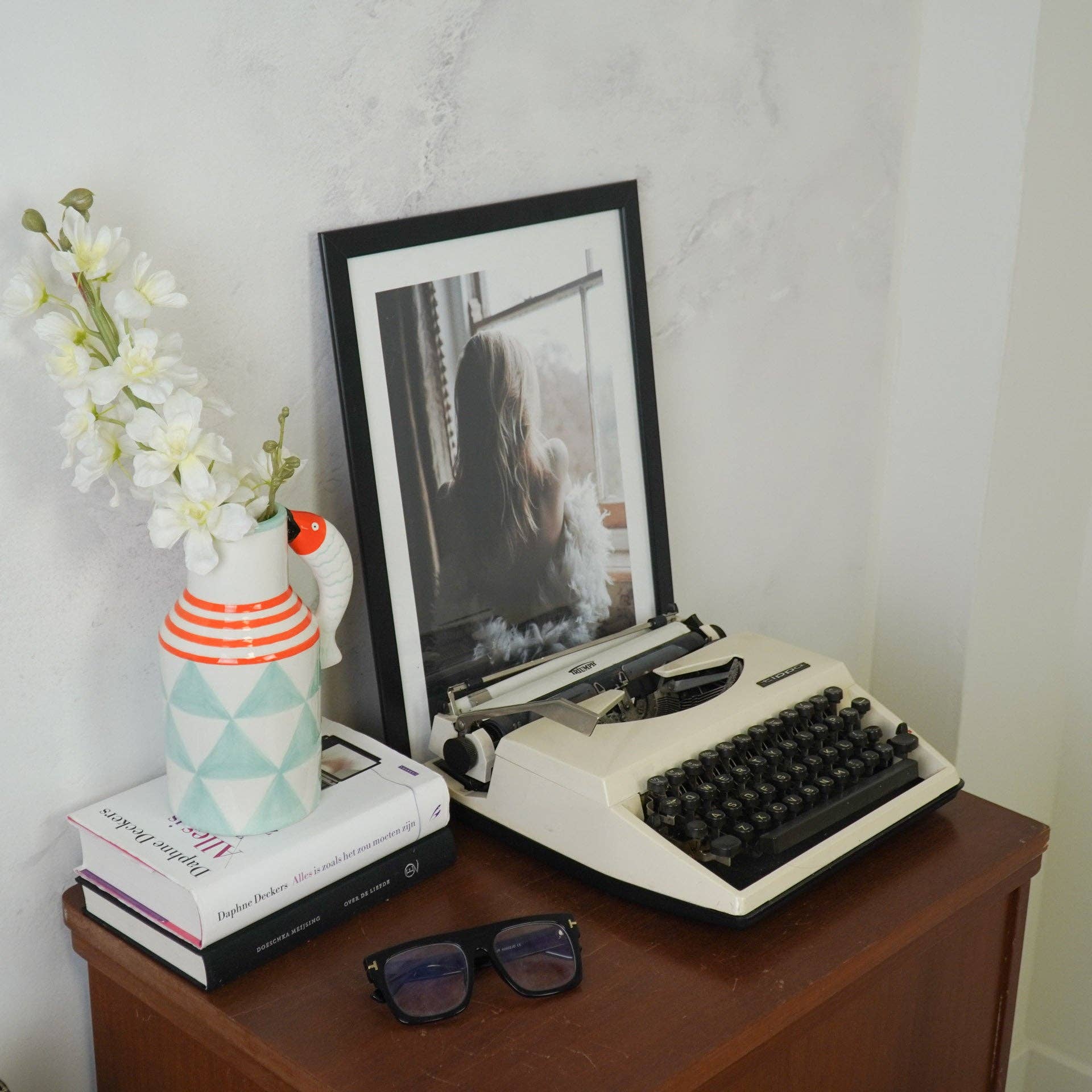 Housevitamin bv - Wholesale Vase - Vase - Jug Fishes  - Mint/White/Orange - 14x11x21,5cm2