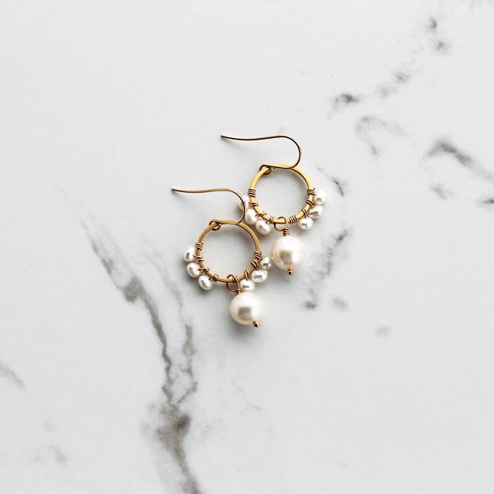 Laura Stark Designs – Engroshandel Hængeøreringe og creoløreringe – Enkle cirkelperleøreringe | Perlesmykker3