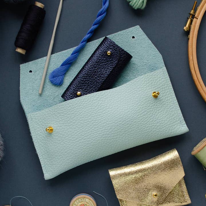 Pochette Notions en cuir pour la vente par Studio Lowen