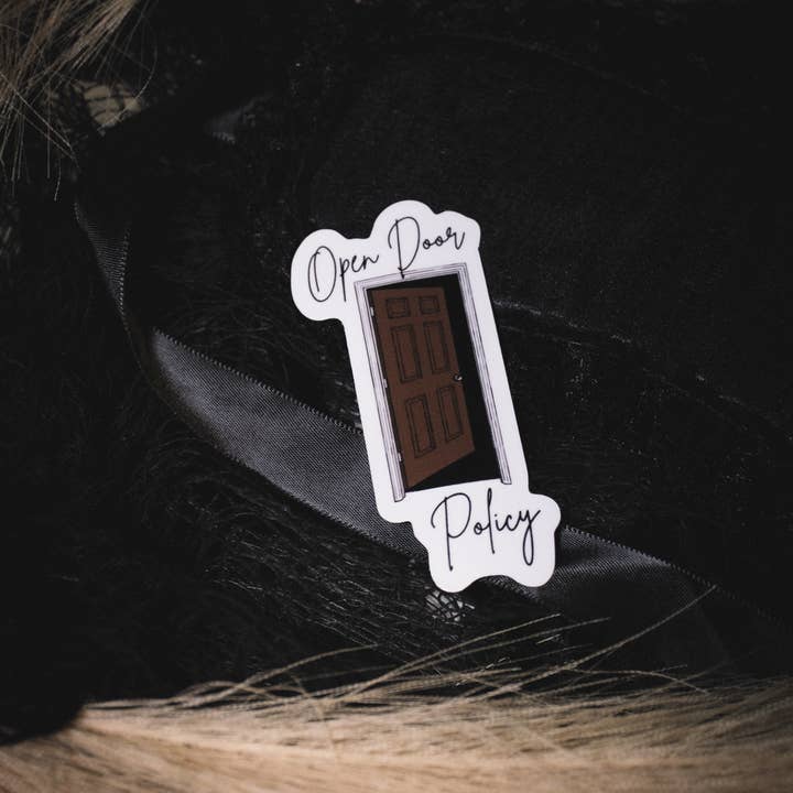 Política de Porta Aberta - Autocolante Portões de Bellthorn por atacado de Smut & Stick