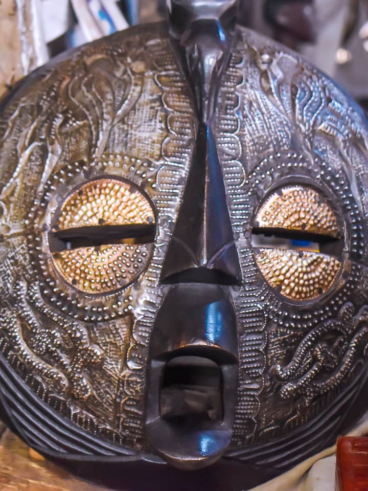 Äkta afrikanska väggmasker: handgjorda runda trämasker för wholesale av Elimicah