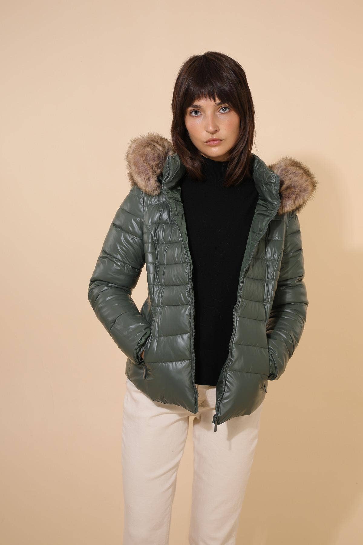 Attrait Paris - Wholesale Jacket - Women's - Metallic short puffer jacket with faux fur hood16