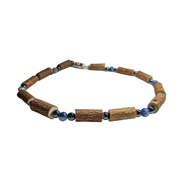 Hasselträ, hematit och sodalit halsband för wholesale av Maroke Rain Gear