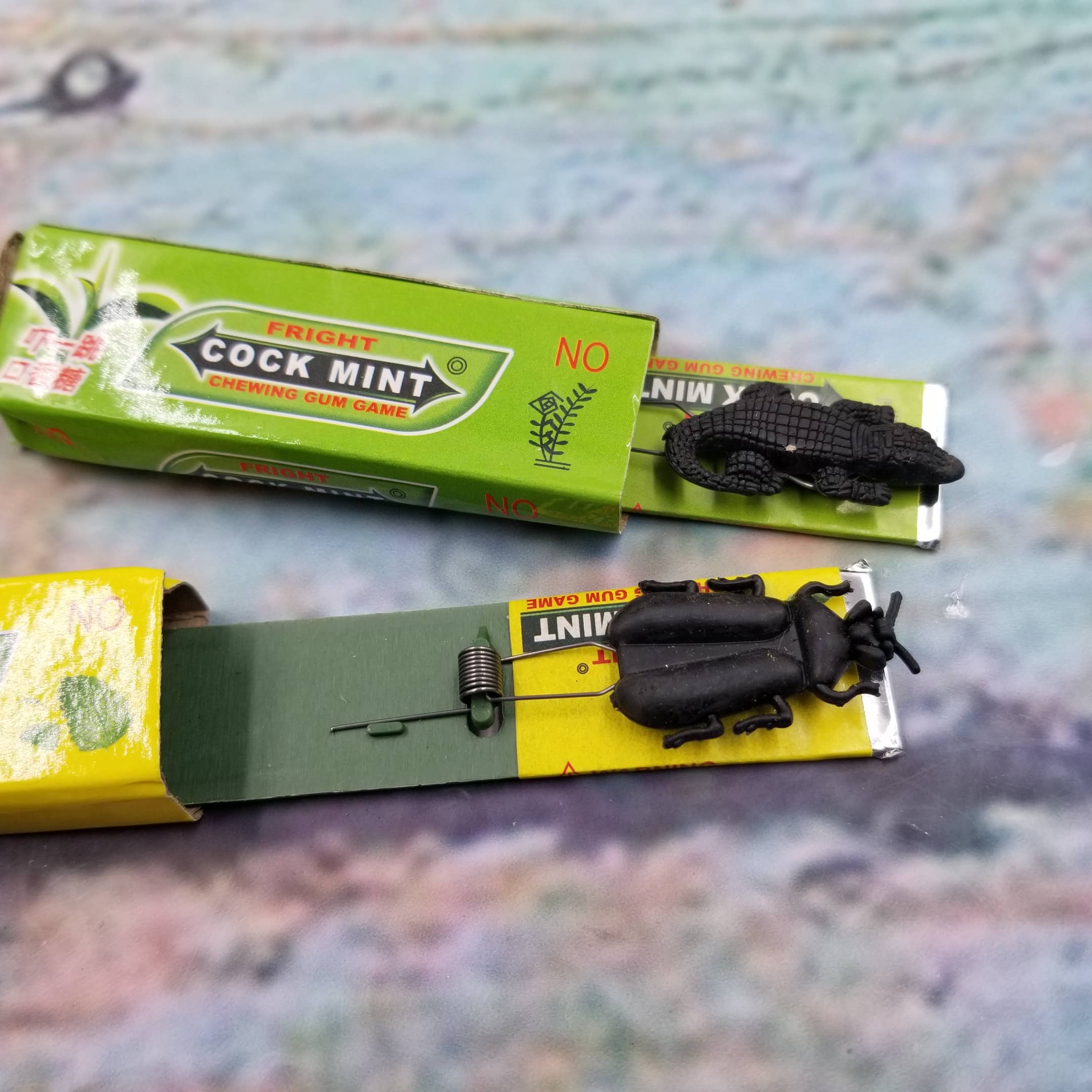 MIAS SHOP – wholesale Classic toy – Kids – Funny Pull Chewing Gum Cockroach Prank Shocking Toy 2