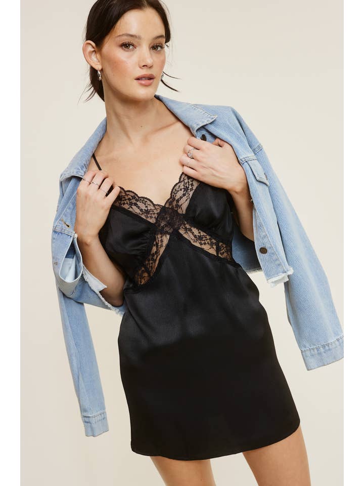 Mimosa - Vente Robe – femme - Robe nuisette mini en satin et dentelle à col en V avec bordure en dentelle transparente9